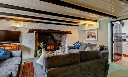 4 Bed in Two Waters Foot 6