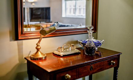 4 Bed in Two Waters Foot 8