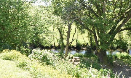 3 Bed in Two Waters Foot 7