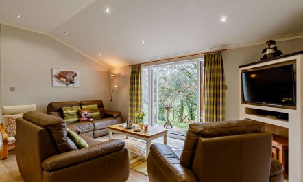 3 Bed in Two Waters Foot 6