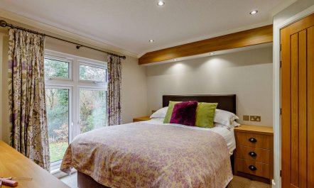 3 Bed in Two Waters Foot 3