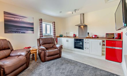 1 Bed in Red Roses 1