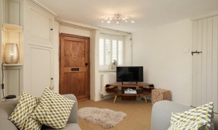 3 Bed in Dalwood 9