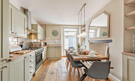 4 Bed in Westward Ho 1