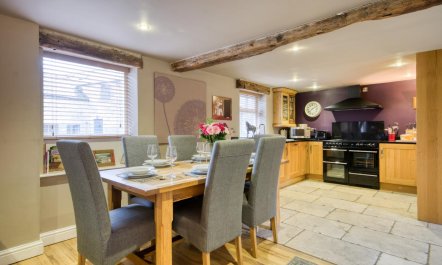 3 Bed in Hope Valley 1