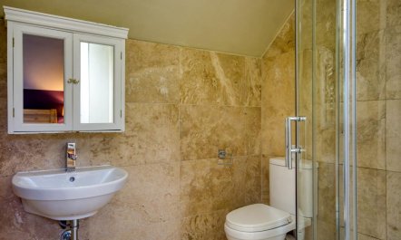 3 Bed in Hope Valley 5