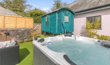 1 Bed in Trebursye 1