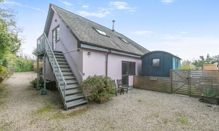 1 Bed in Trebursye 3