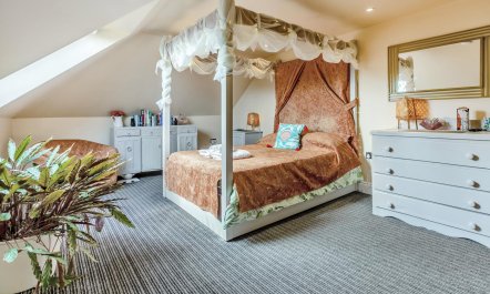 1 Bed in Trebursye 2