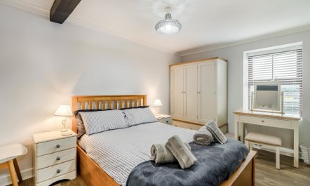 2 Bed in Broad Haven 6