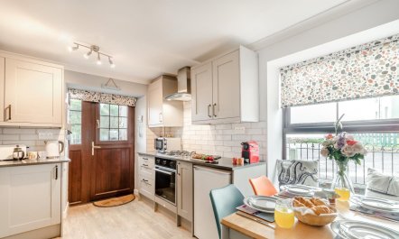 2 Bed in Broad Haven 4