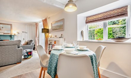 2 Bed in Weybourne 1