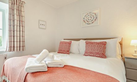 2 Bed in Weybourne 4