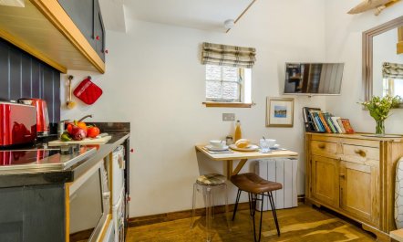1 Bed in Blakeney 4