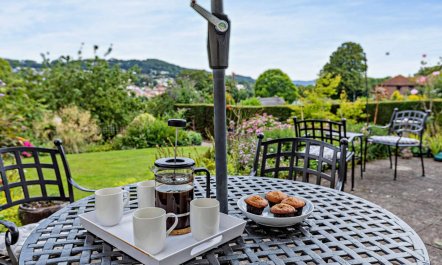 3 Bed in Lyme Regis 1