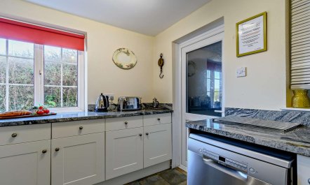 4 Bed in Broad Haven 9