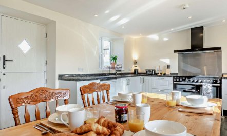 3 Bed in Pancrasweek 3