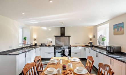 3 Bed in Pancrasweek 6