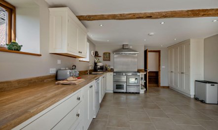4 Bed in Barnham Broom 9