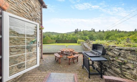 4 Bed in Pontfadog 2