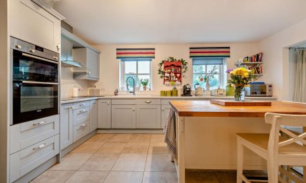 6 Bed in Ludchurch 5