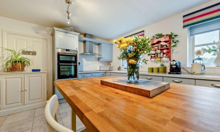 6 Bed in Ludchurch 4