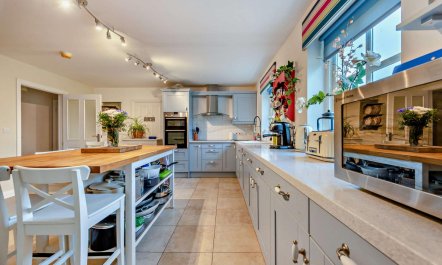 6 Bed in Ludchurch 3