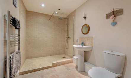 6 Bed in Ludchurch 8