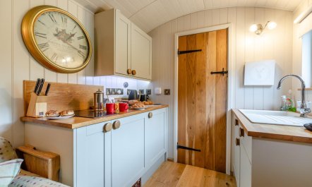 1 Bed in Eyam 2