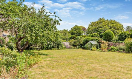 3 Bed in Burton Bradstock 1