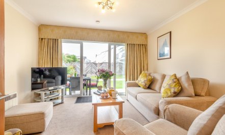 2 Bed in Christchurch 5