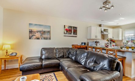 2 Bed in Broad Haven 2