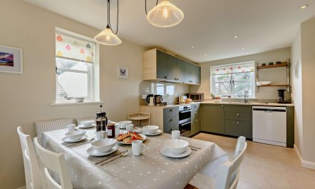 3 Bed in St. Gennys 3