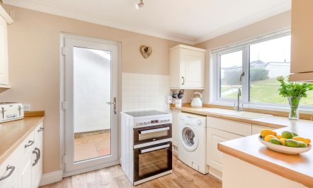 3 Bed in Hope Cove 2