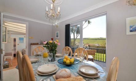 3 Bed in Hope Cove 6