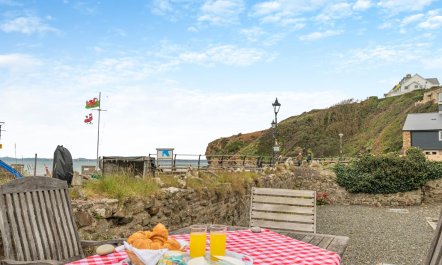 4 Bed in Little Haven 1