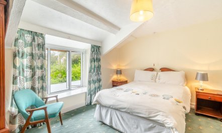 4 Bed in Little Haven 9