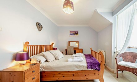 4 Bed in Broad Haven 8