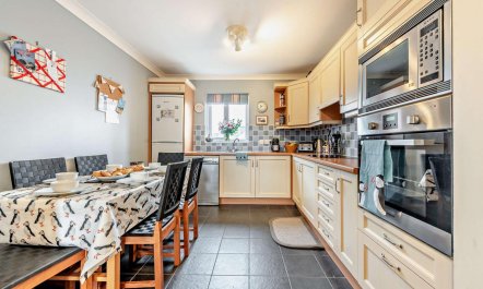 4 Bed in Broad Haven 5