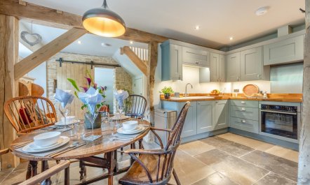 2 Bed in Stanley Pontlarge 4