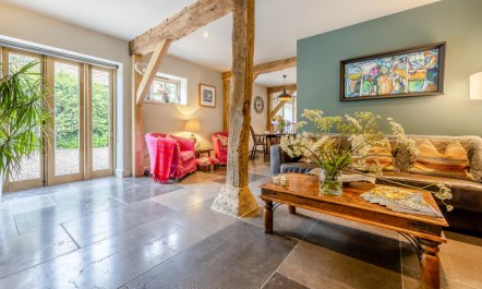 2 Bed in Stanley Pontlarge 2