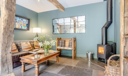 2 Bed in Stanley Pontlarge 3