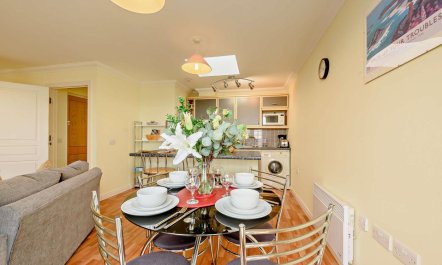 2 Bed in Broad Haven 6