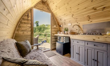 1 Bed in Treneglos 2