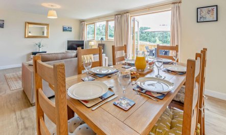 3 Bed in Goldenbank 8