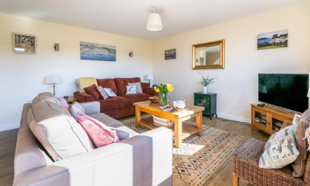 3 Bed in Goldenbank 6
