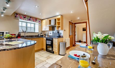 2 Bed in Ellastone 3