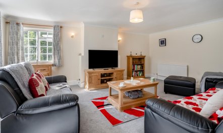 3 Bed in Scethrog 3