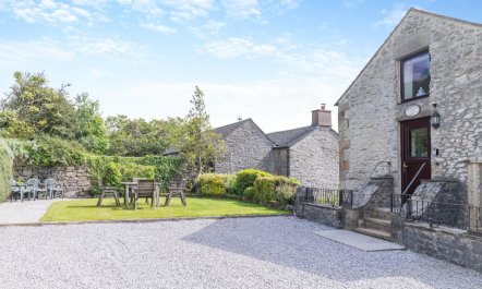 3 Bed in Earl Sterndale 1