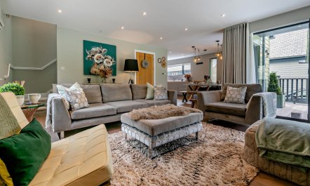 3 Bed in Hellandbridge 3